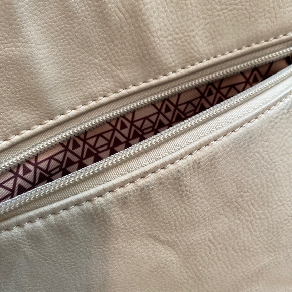 Fringed crossbody - Picture 9 of 11